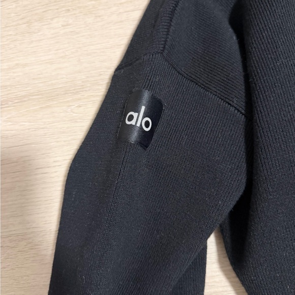 Alo Yoga Scholar Set - Picture 5 of 5